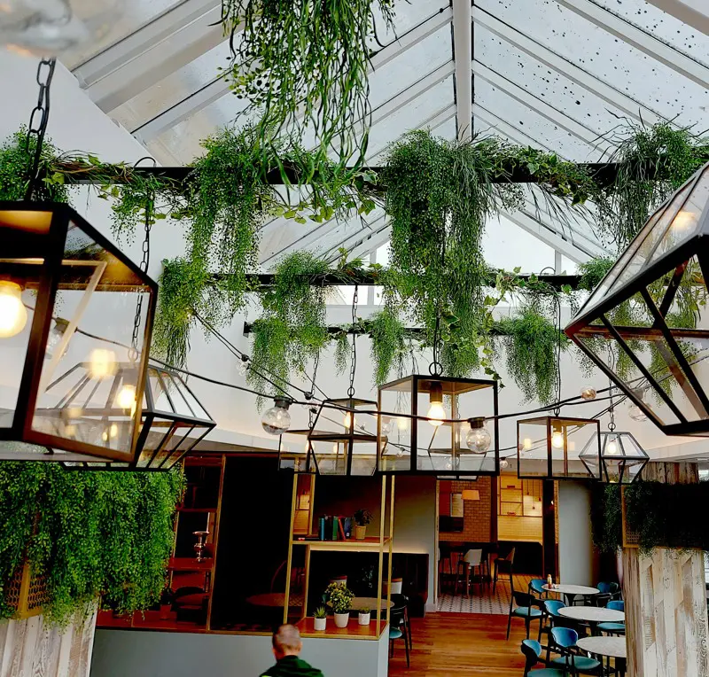 Artificial trailing plants from beams