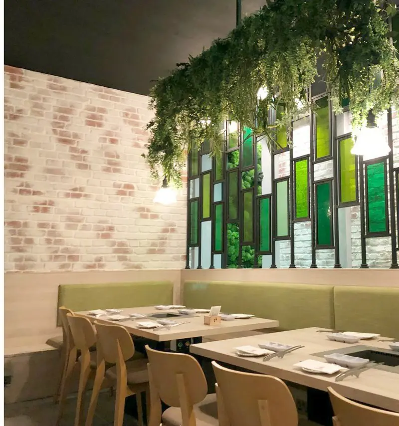 Trailing artificial foliage restaurant